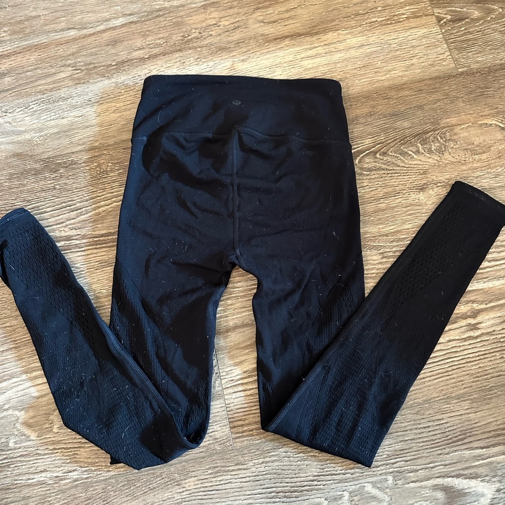 LULULEMON size 6 breathable leggings